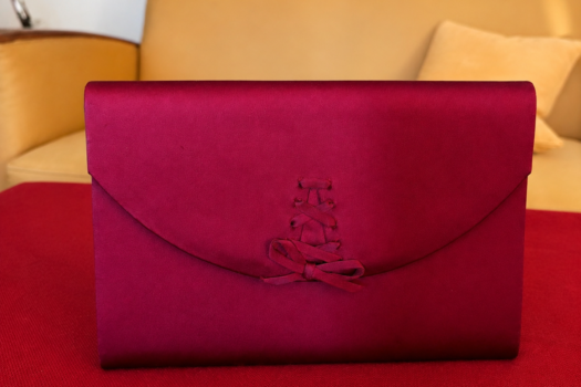 Oda a las carteras de mano
